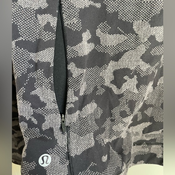 Lululemon (like new!)Heritage Camo Jacquard Black (& gray) Lunar Long Sleeve Top - Picture 8 of 16